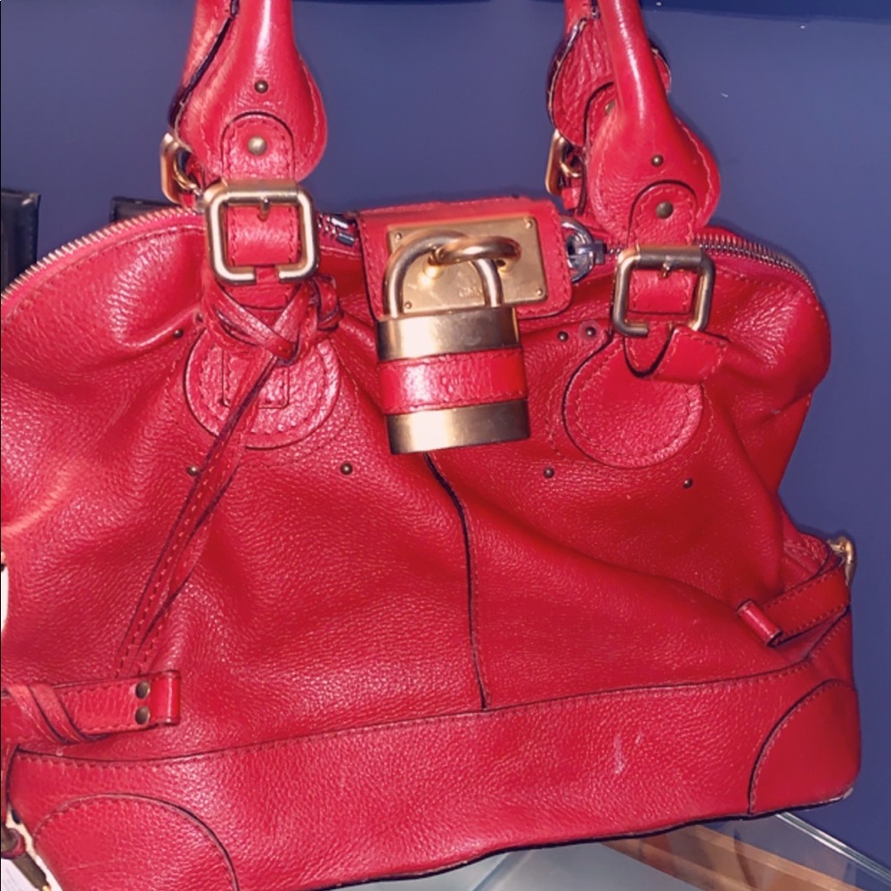 Purse is in excellent condition